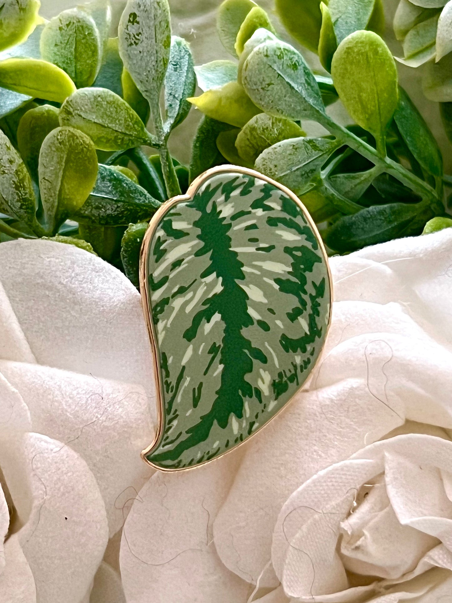 scindapsus enamel pin